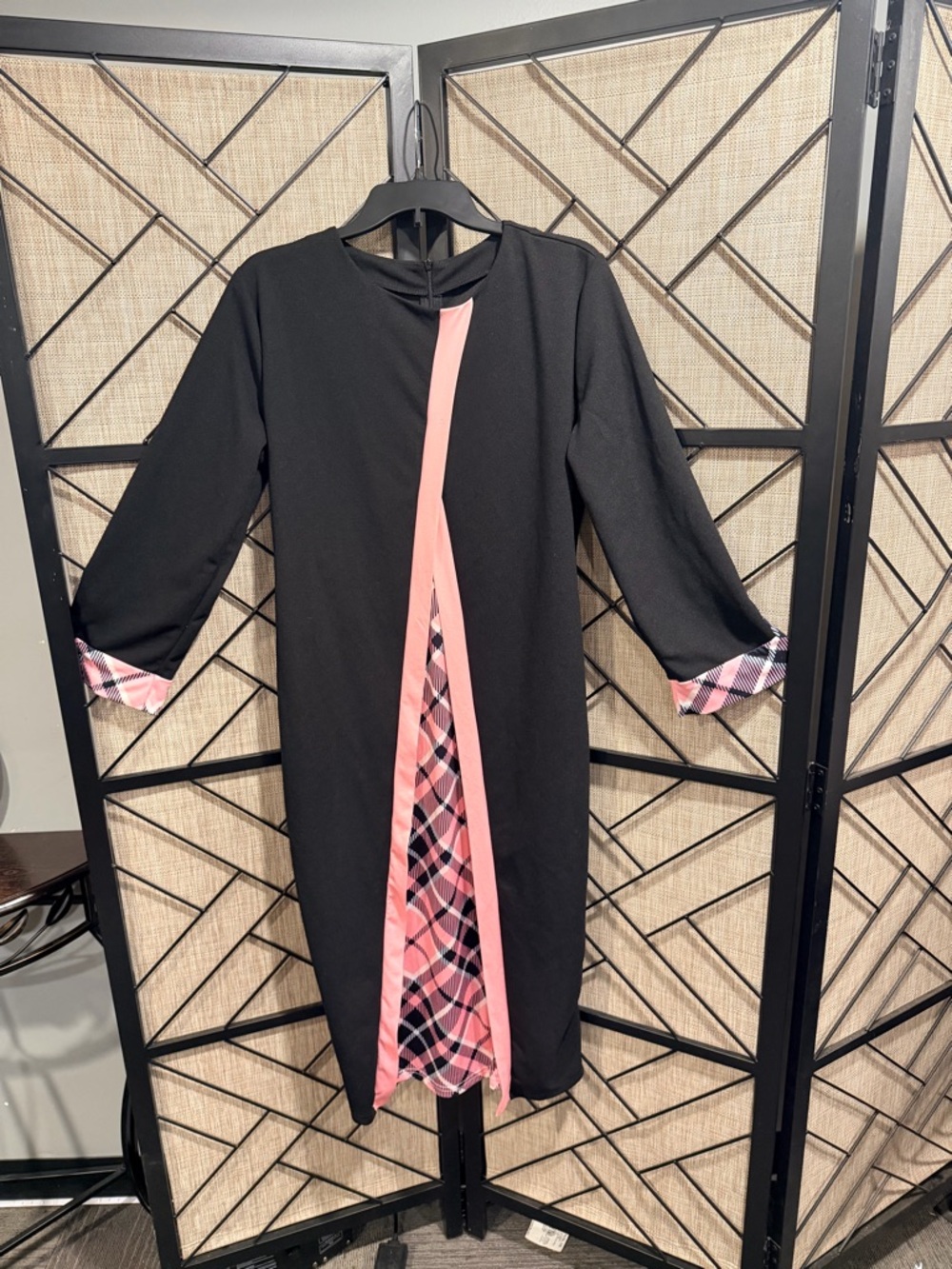 *NWOT* Black 3/4 Sleeve Midi Hourglass Shape Dress w/ Pink Plaid Accent - XXL